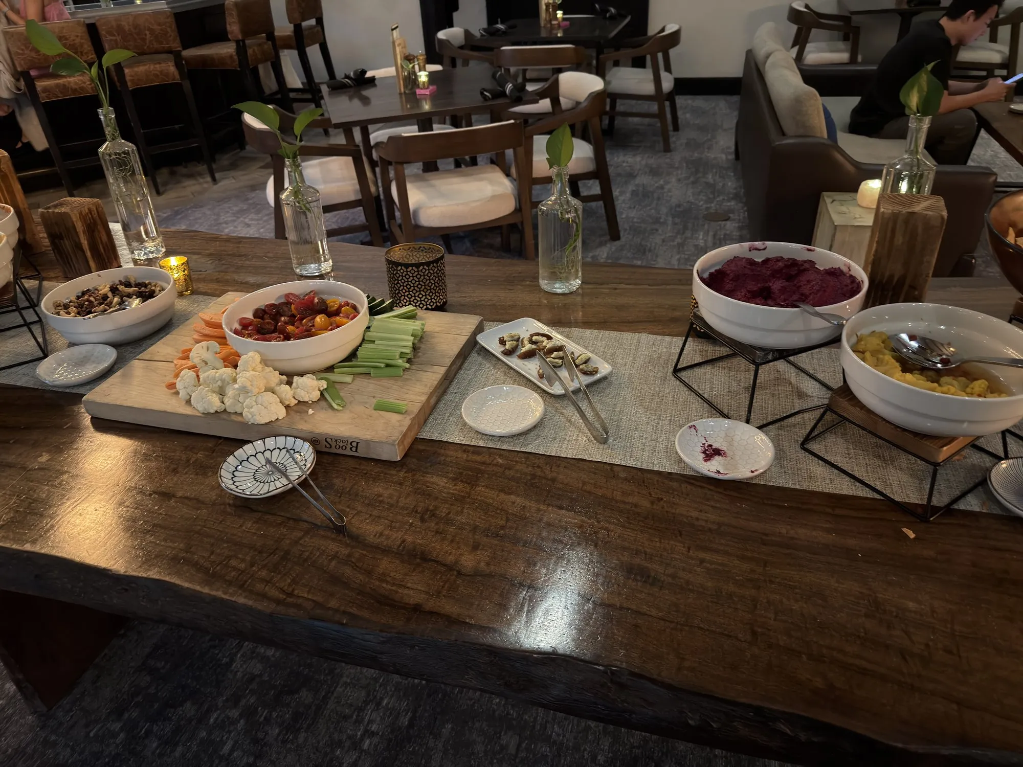 Coyote Moon 的 charcuterie 拼板
