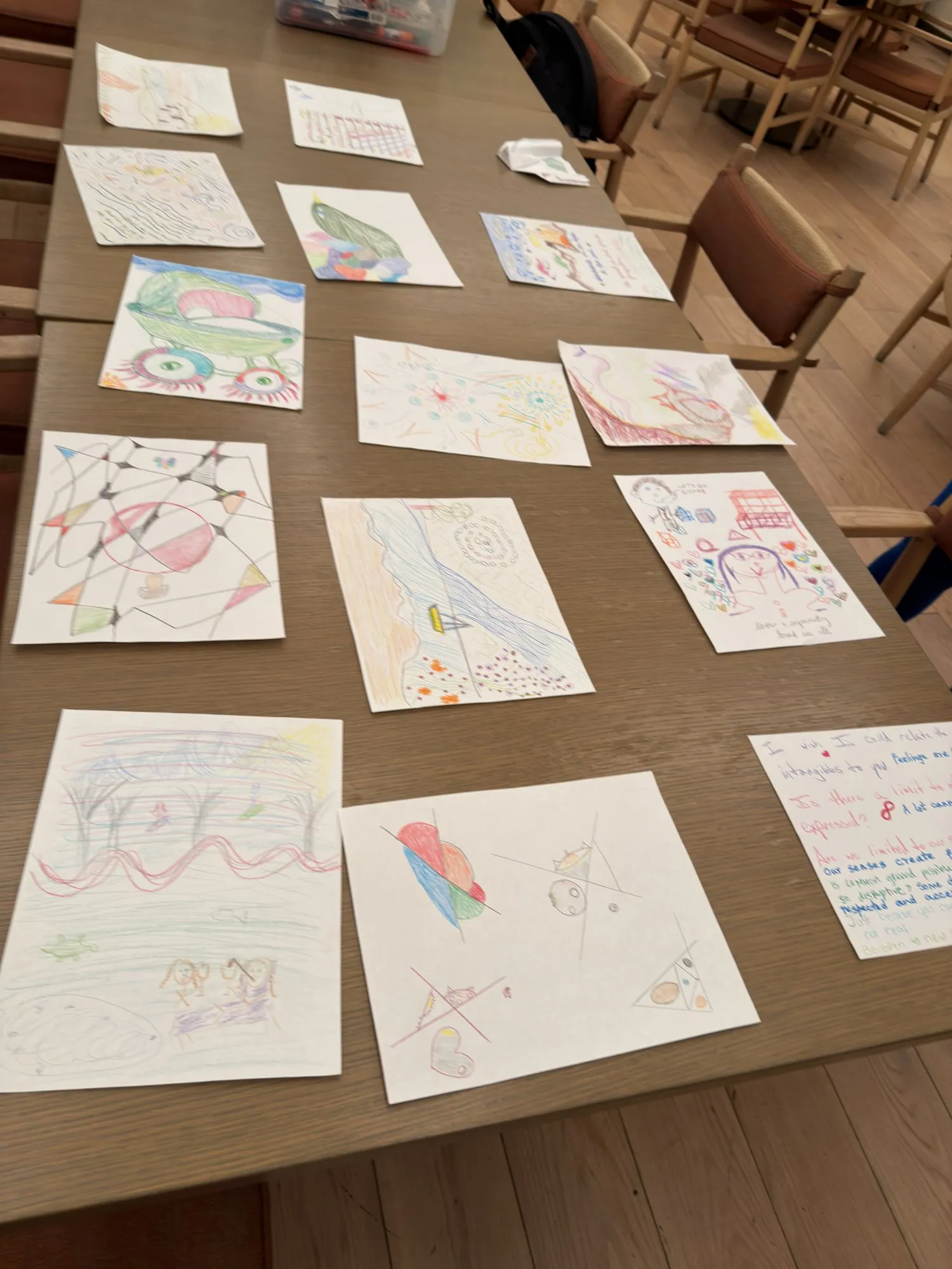 Fostering Creativity 课上大家轮流完成的画作摊在桌上