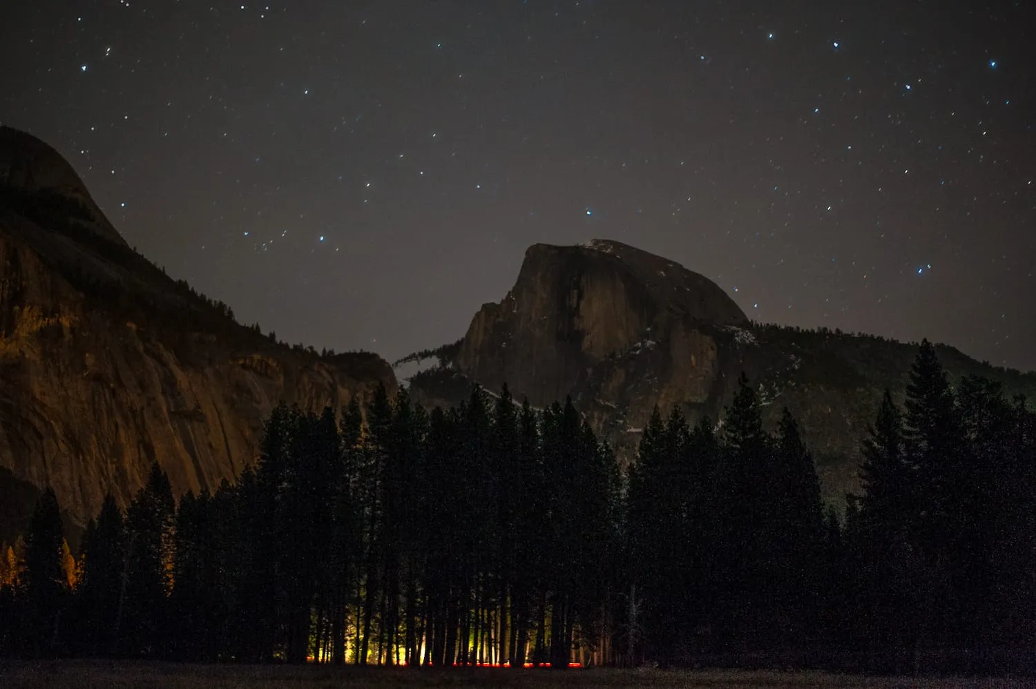 星空下的 Half Dome(实拍)