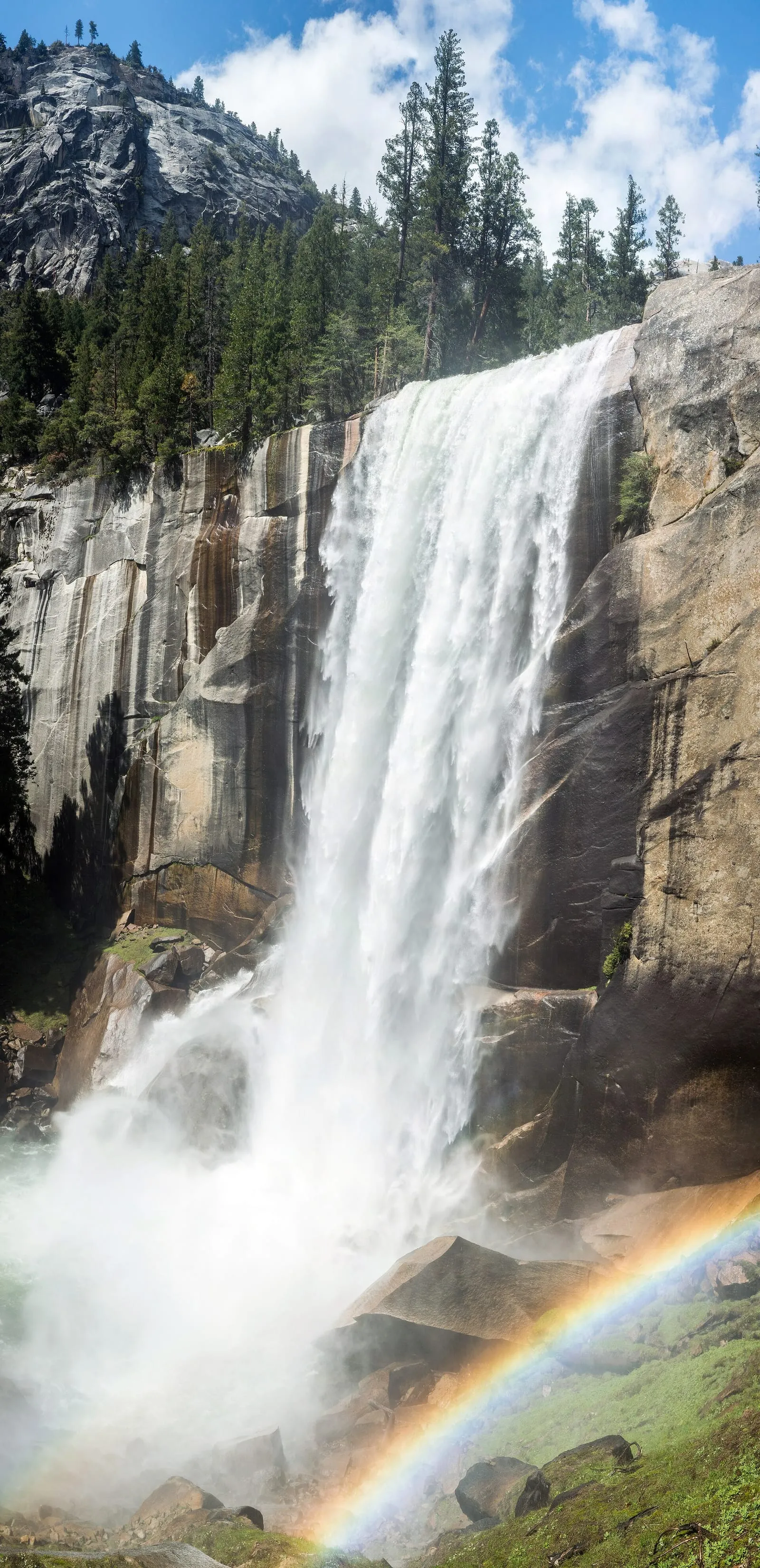 春瀑步道(短徒步)(Vernal Fall Footbridge)